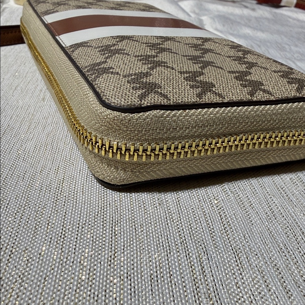 NWOT MICHAEL KORS WALLET - Picture 10 of 12